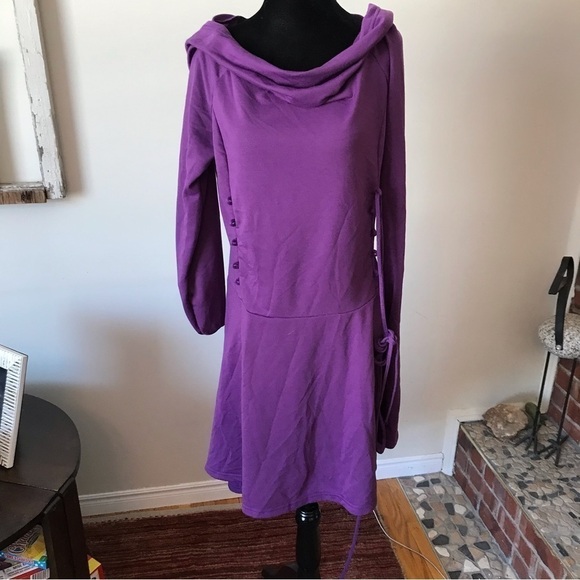 SERINITA plum coloured purple cloak cape style dress with corset closures. XXL - Picture 2 of 12